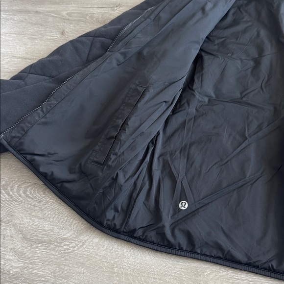 Lululemon Reversible Jacket - Picture 2 of 5